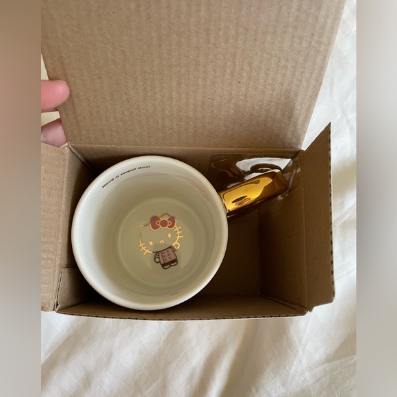 Sanrio Hello Kitty mug - Picture 2 of 6